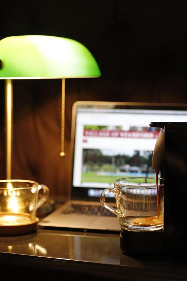 The Vine On Main Motel Stamford Ngoại thất bức ảnh