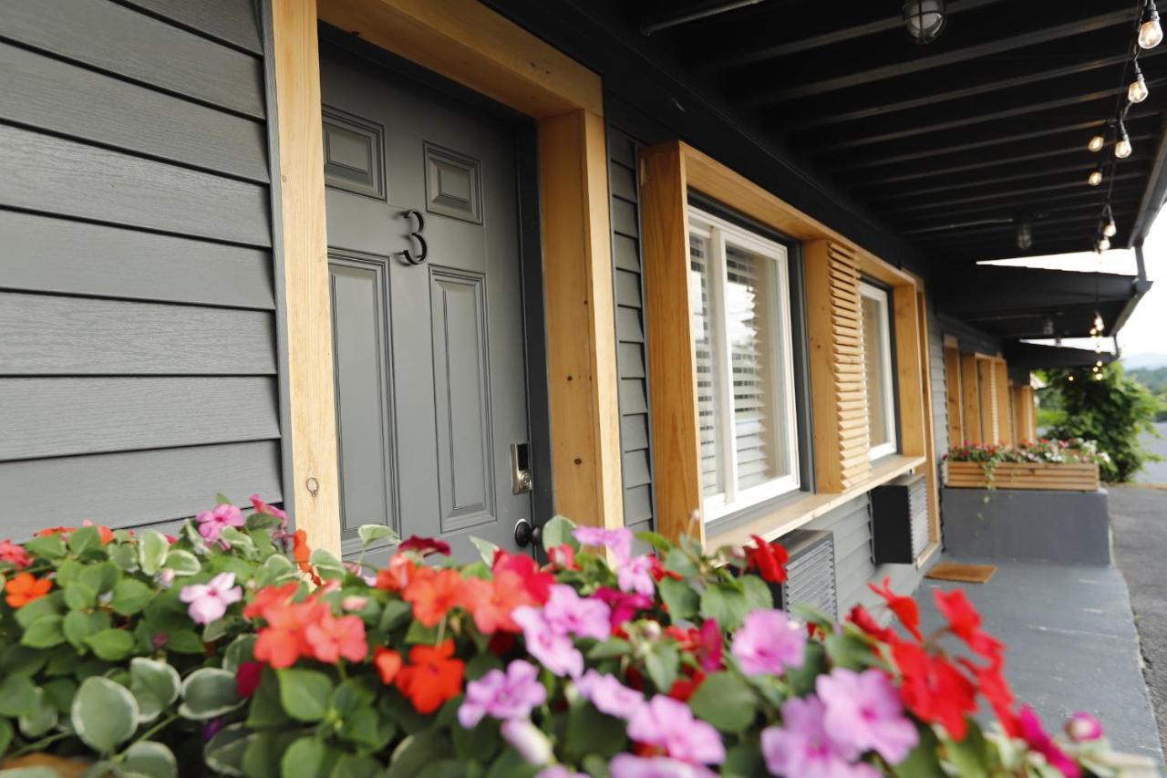 The Vine On Main Motel Stamford Ngoại thất bức ảnh